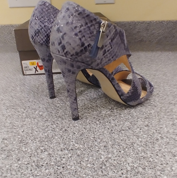 ENZO ANGIOLINI EAMETZ GREY SNAKESKIN HEEL - Picture 9 of 16